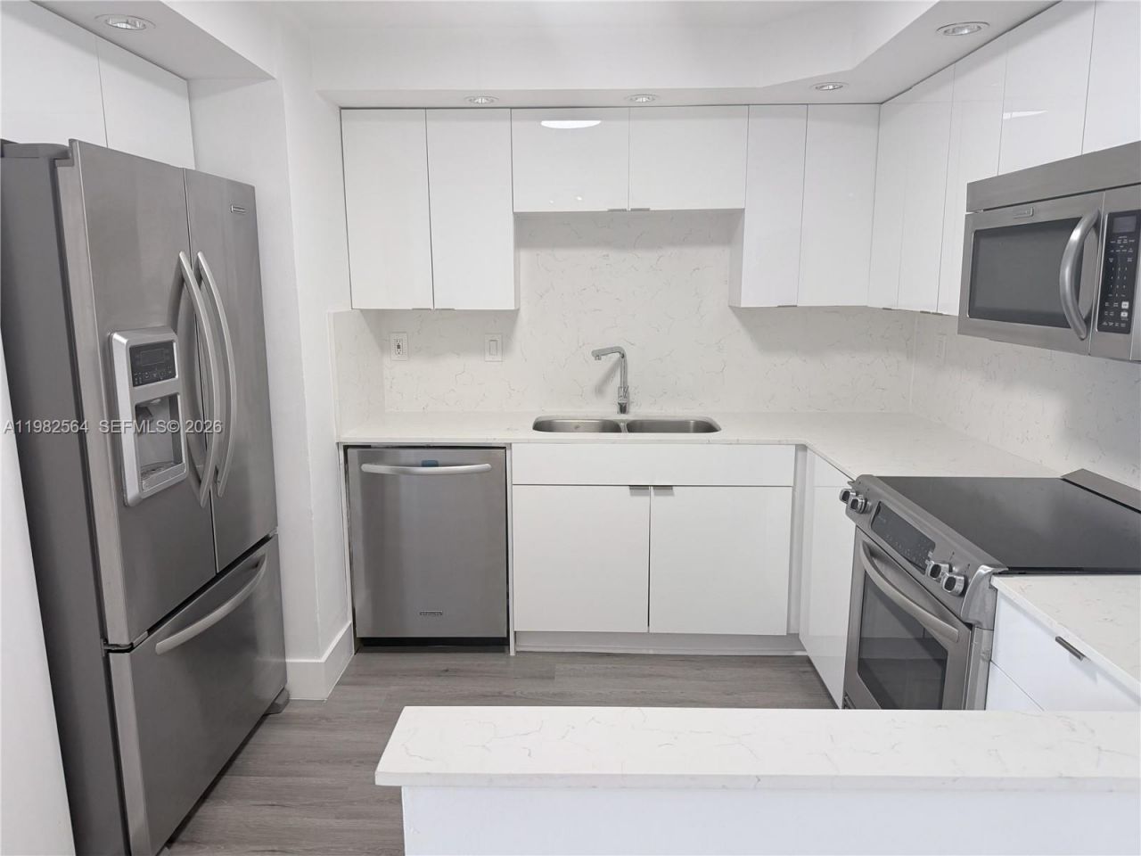 1450 Brickell Bay Dr , Unit 1405, Miami, FL 33131 Photo