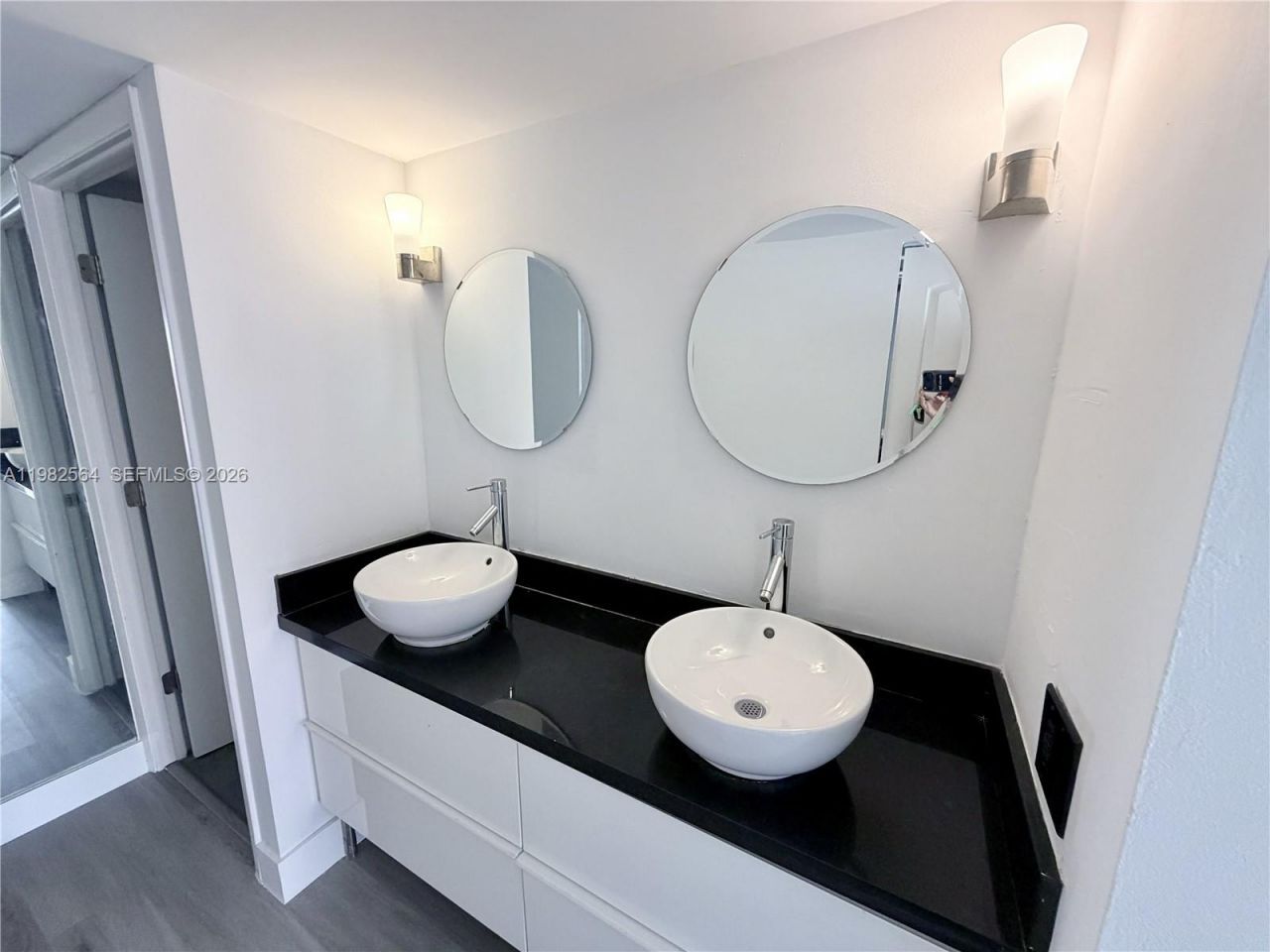 1450 Brickell Bay Dr , Unit 1405, Miami, FL 33131 Photo