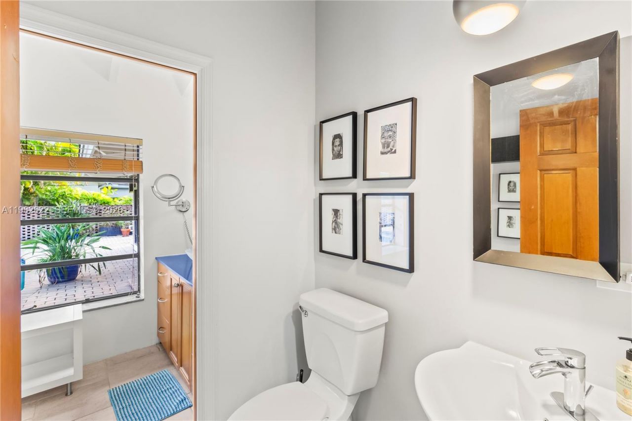 2132 Middle River Dr, Fort Lauderdale, FL 33305 Photo