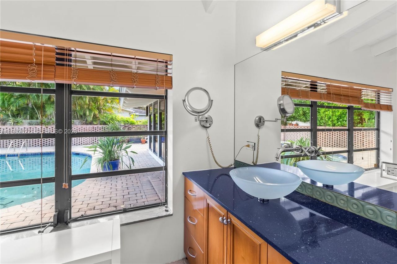 2132 Middle River Dr, Fort Lauderdale, FL 33305 Photo