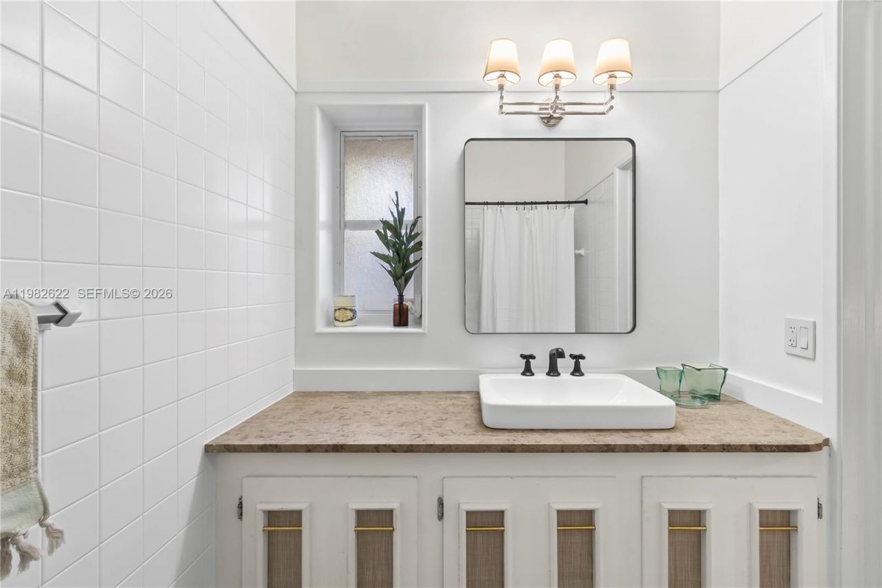 2132 Middle River Dr, Fort Lauderdale, FL 33305 Photo