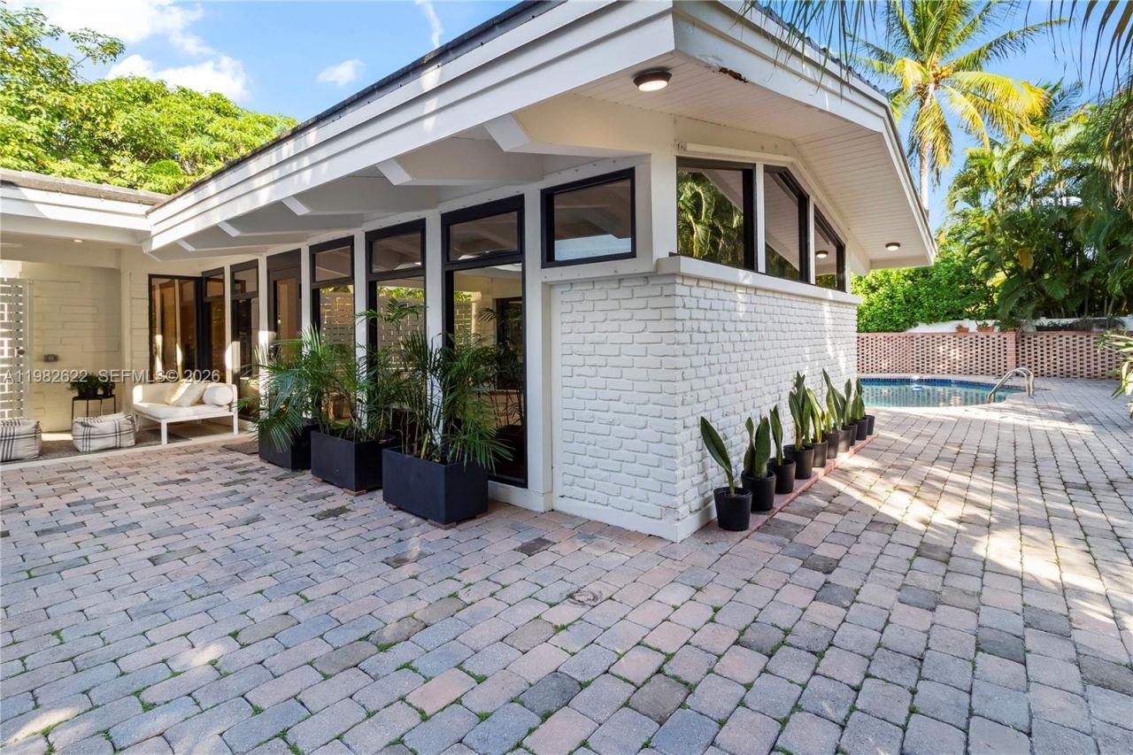 2132 Middle River Dr, Fort Lauderdale, FL 33305 Photo