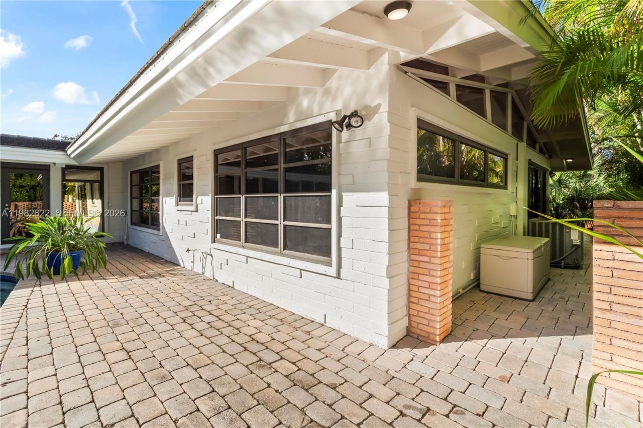 2132 Middle River Dr, Fort Lauderdale, FL 33305 Photo