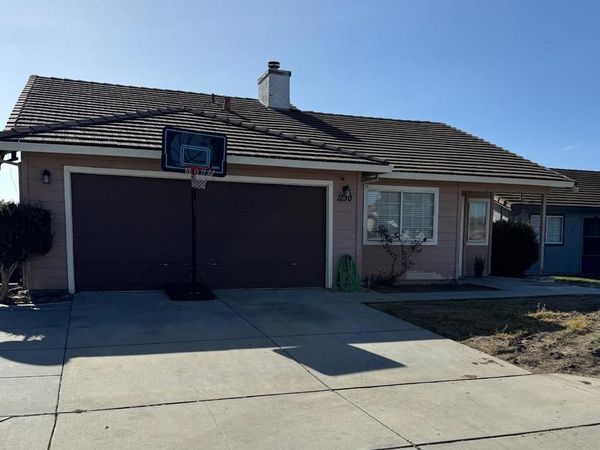 1230 Paseo Grande, Salinas, CA 93905