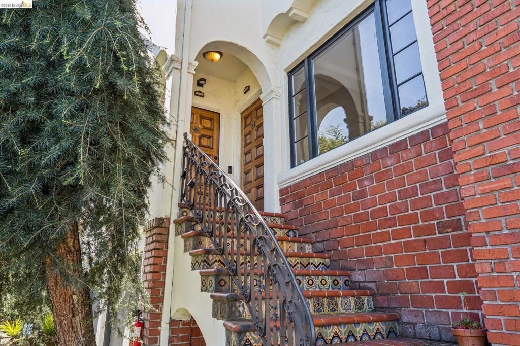 47 Excelsior Ct, Unit 43, Oakland, CA 94610 Main Photo