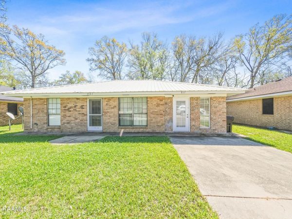 817 Cecile Boulevard , Breaux Bridge, LA 70517