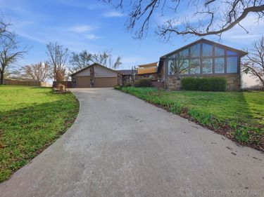 1504 Carey Drive, Grove, OK 74344