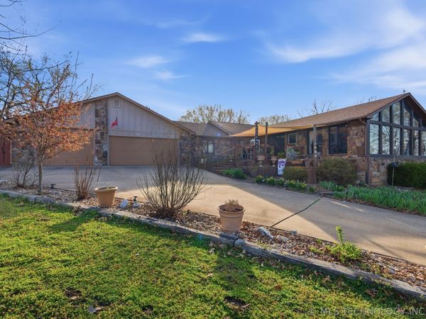 1504 Carey Drive, Grove, OK 74344