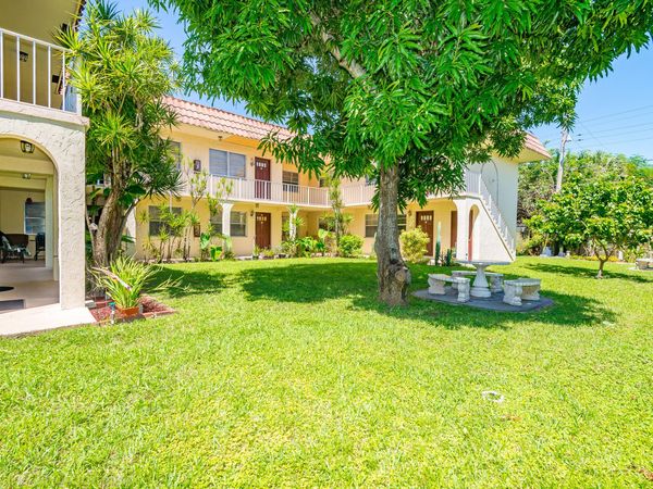 2209 NE 2nd Street, Unit 6, Pompano Beach, FL 33062