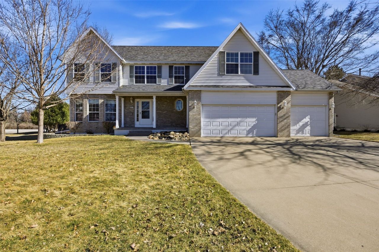 7814 Westbury Drive Ne, Cedar Rapids, IA 52402 Main Photo