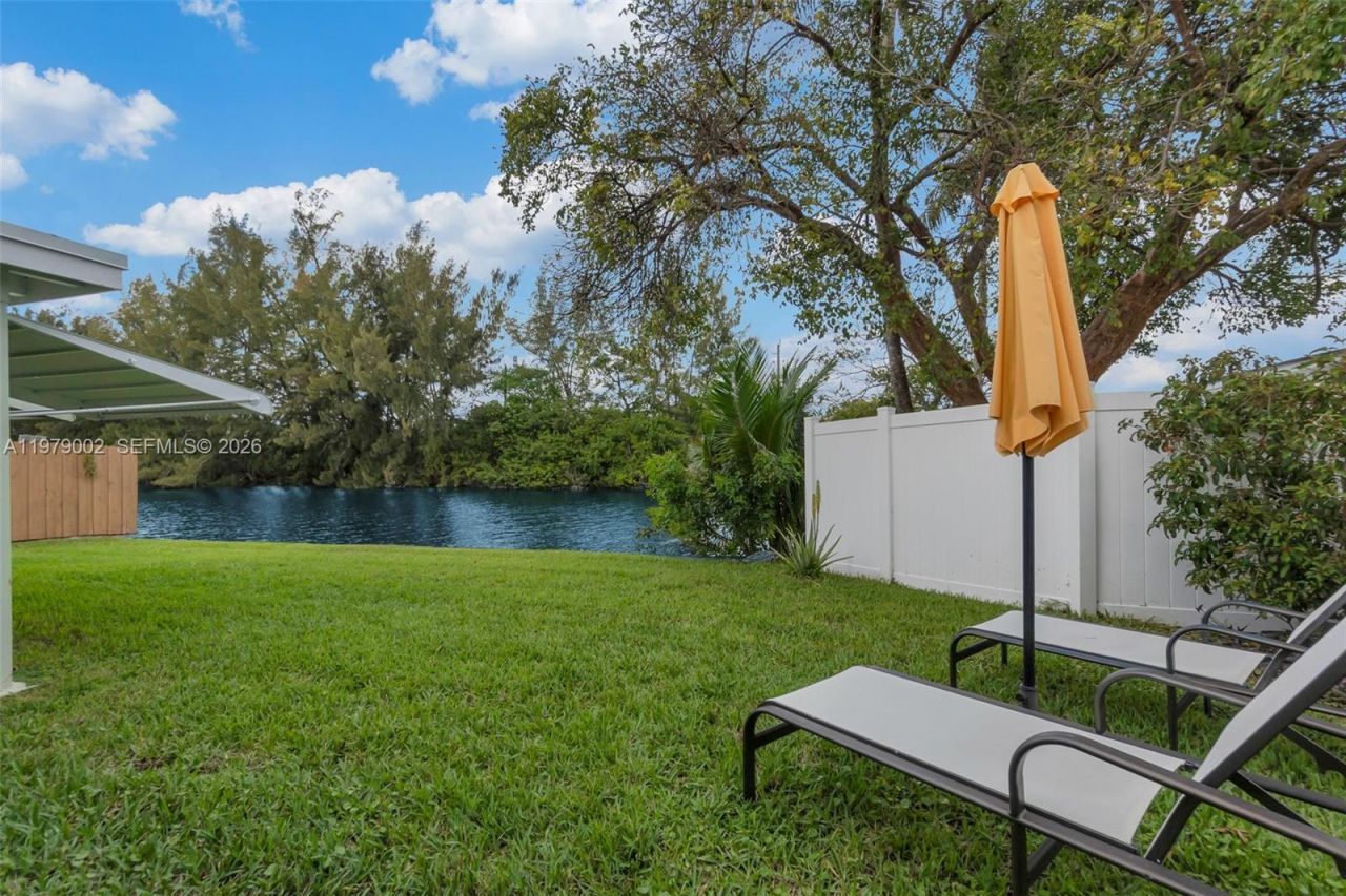 2805 NW 52nd Ct, Tamarac, FL 33309 Photo