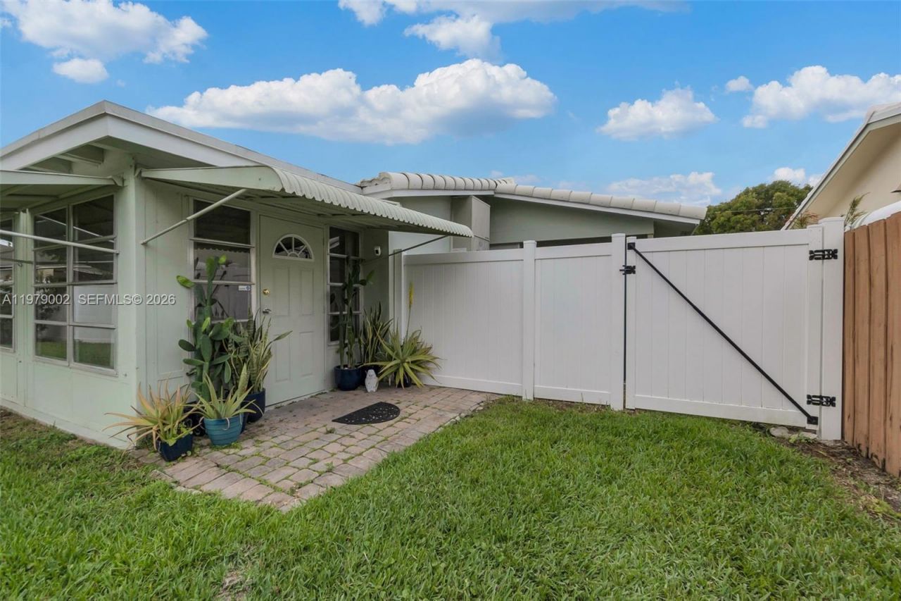 2805 NW 52nd Ct, Tamarac, FL 33309 Photo