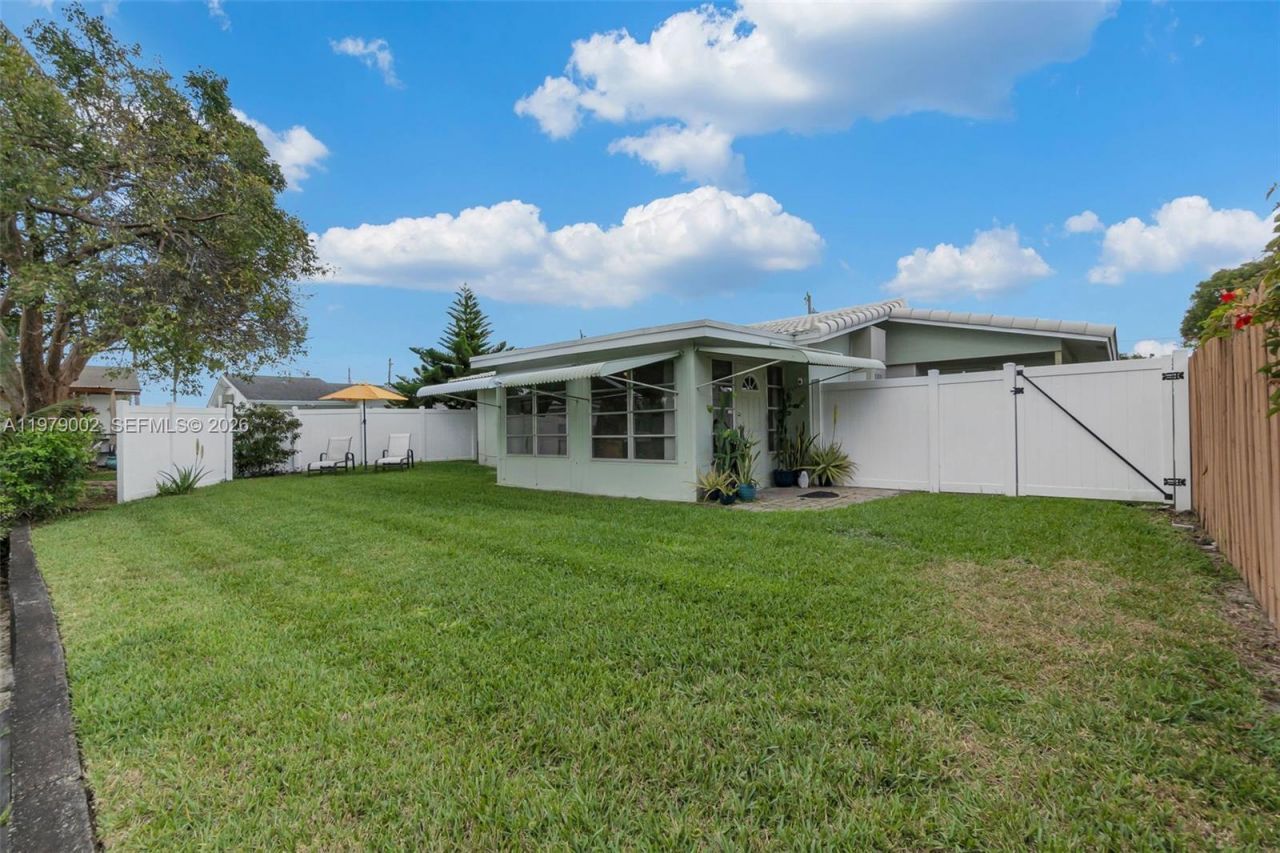 2805 NW 52nd Ct, Tamarac, FL 33309 Photo