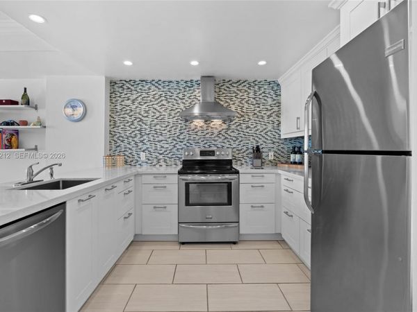 6900 Bay Dr, Unit 10H, Miami Beach, FL 33141