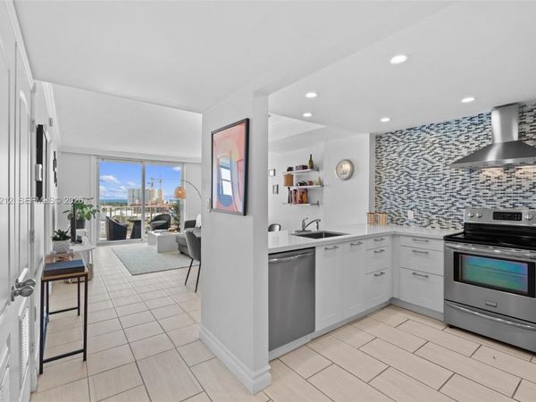 6900 Bay Dr, Unit 10H, Miami Beach, FL 33141