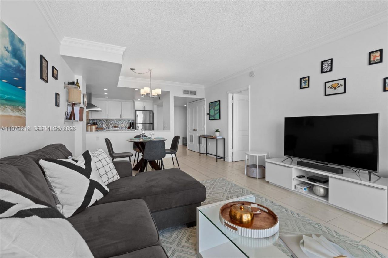 6900 Bay Dr, Unit 10H, Miami Beach, FL 33141 Photo