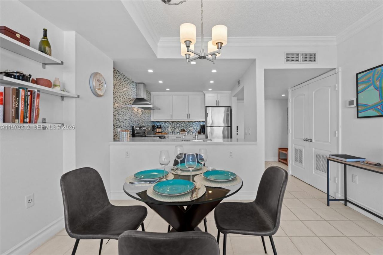 6900 Bay Dr, Unit 10H, Miami Beach, FL 33141 Photo