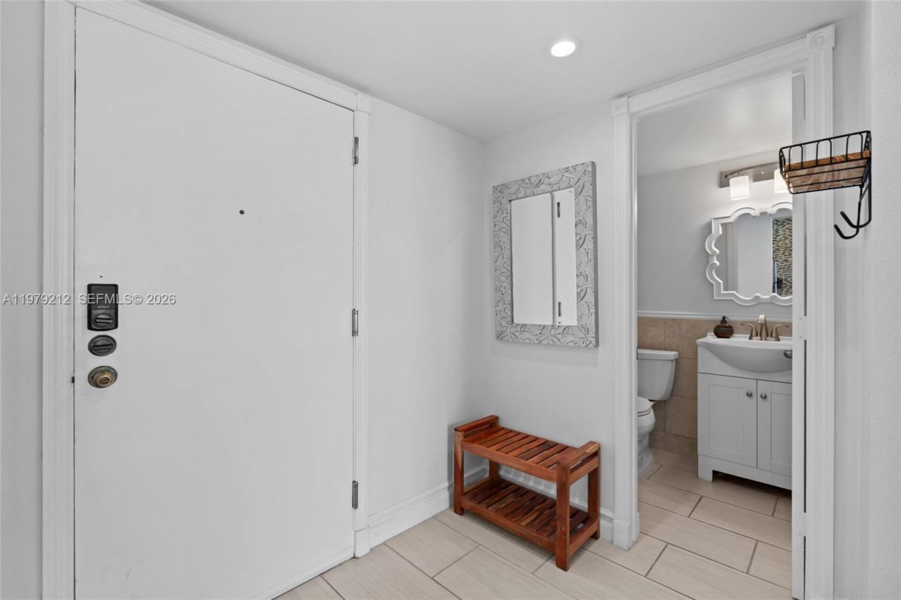 6900 Bay Dr, Unit 10H, Miami Beach, FL 33141 Photo