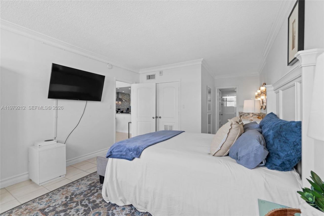 6900 Bay Dr, Unit 10H, Miami Beach, FL 33141 Photo