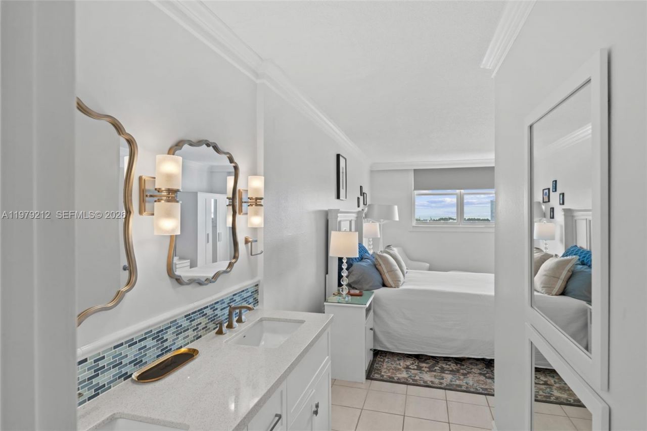 6900 Bay Dr, Unit 10H, Miami Beach, FL 33141 Photo