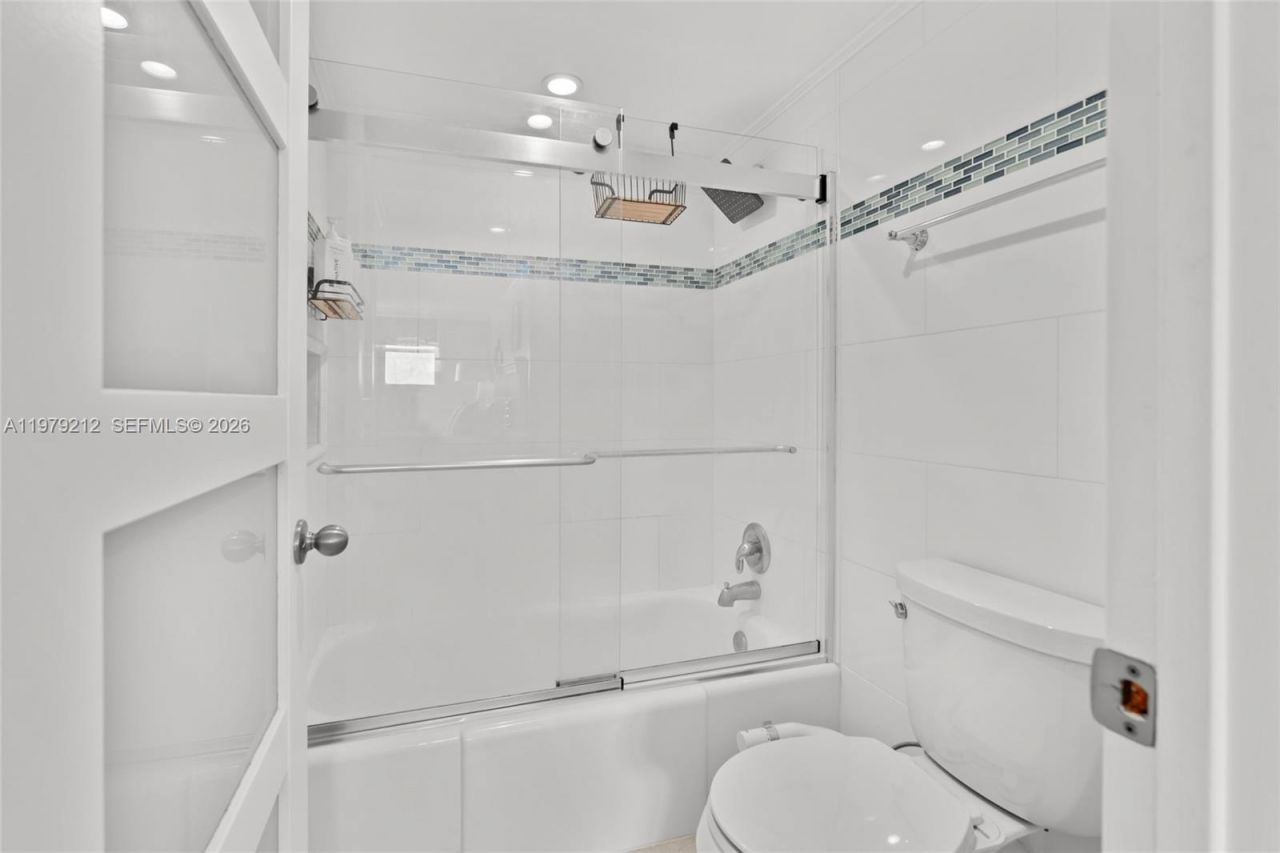 6900 Bay Dr, Unit 10H, Miami Beach, FL 33141 Photo