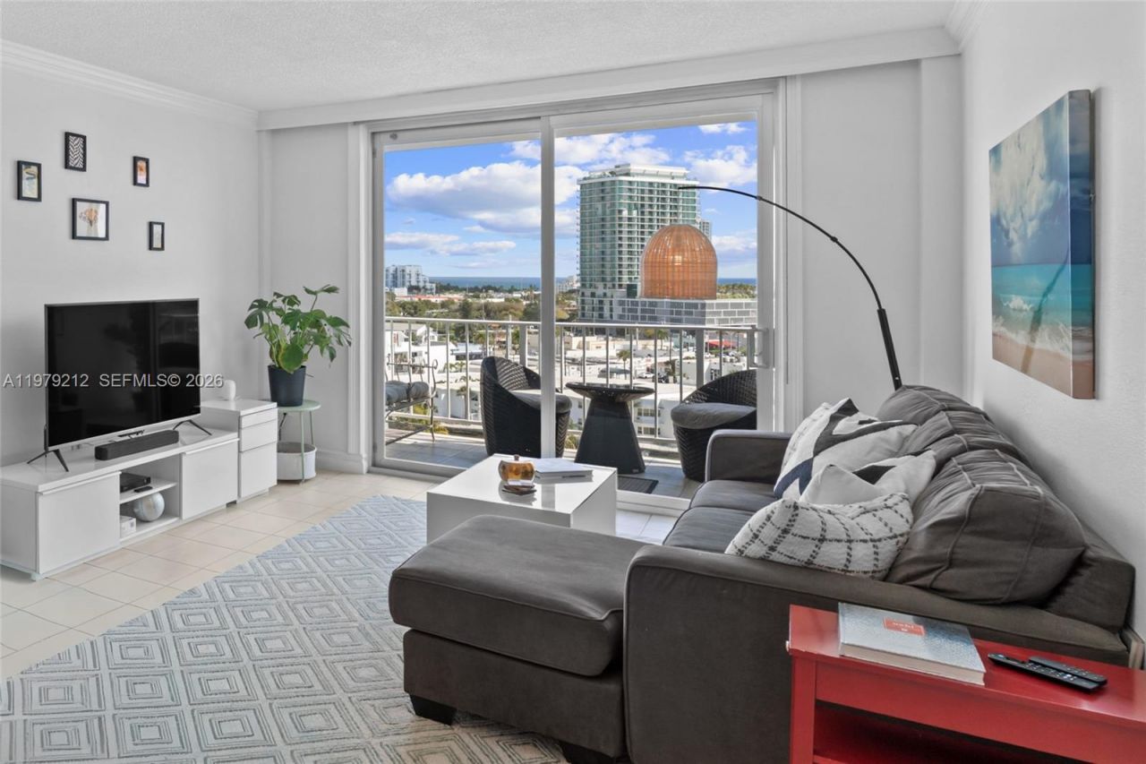 6900 Bay Dr, Unit 10H, Miami Beach, FL 33141 Photo