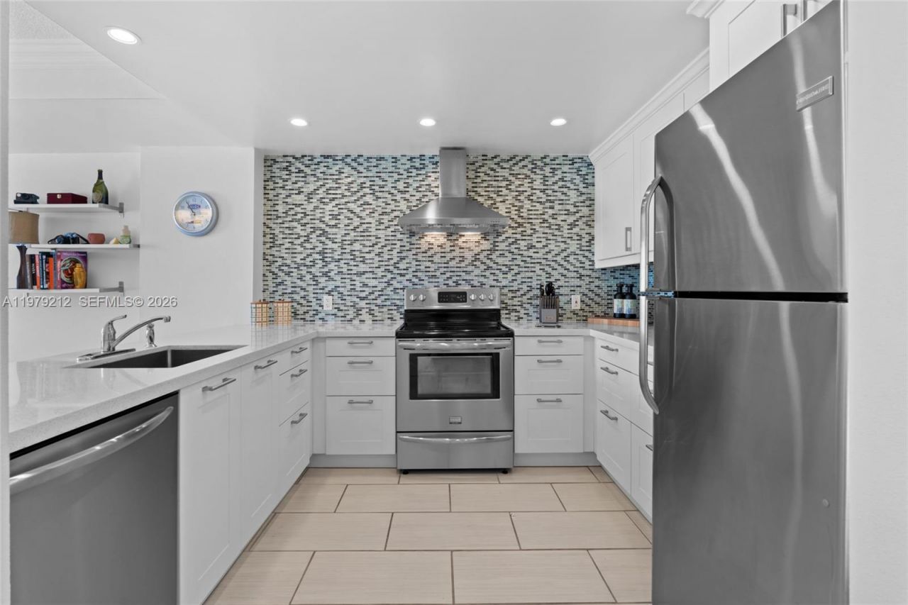 6900 Bay Dr, Unit 10H, Miami Beach, FL 33141 Photo