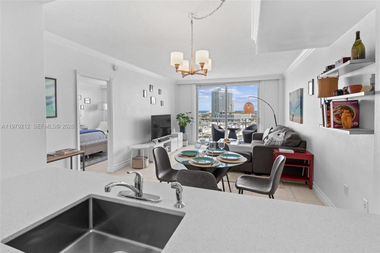 6900 Bay Dr, Unit 10H, Miami Beach, FL 33141 Photo