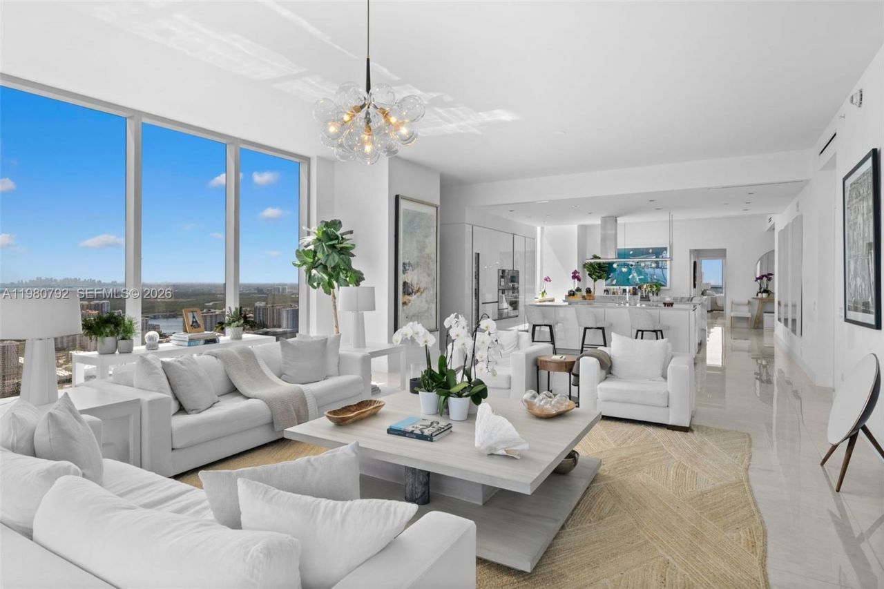 18501 Collins Ave , Unit 4304, Sunny Isles Beach, FL 33160 Photo