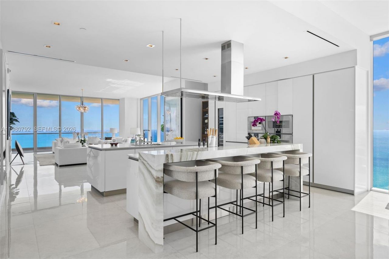 18501 Collins Ave , Unit 4304, Sunny Isles Beach, FL 33160 Photo
