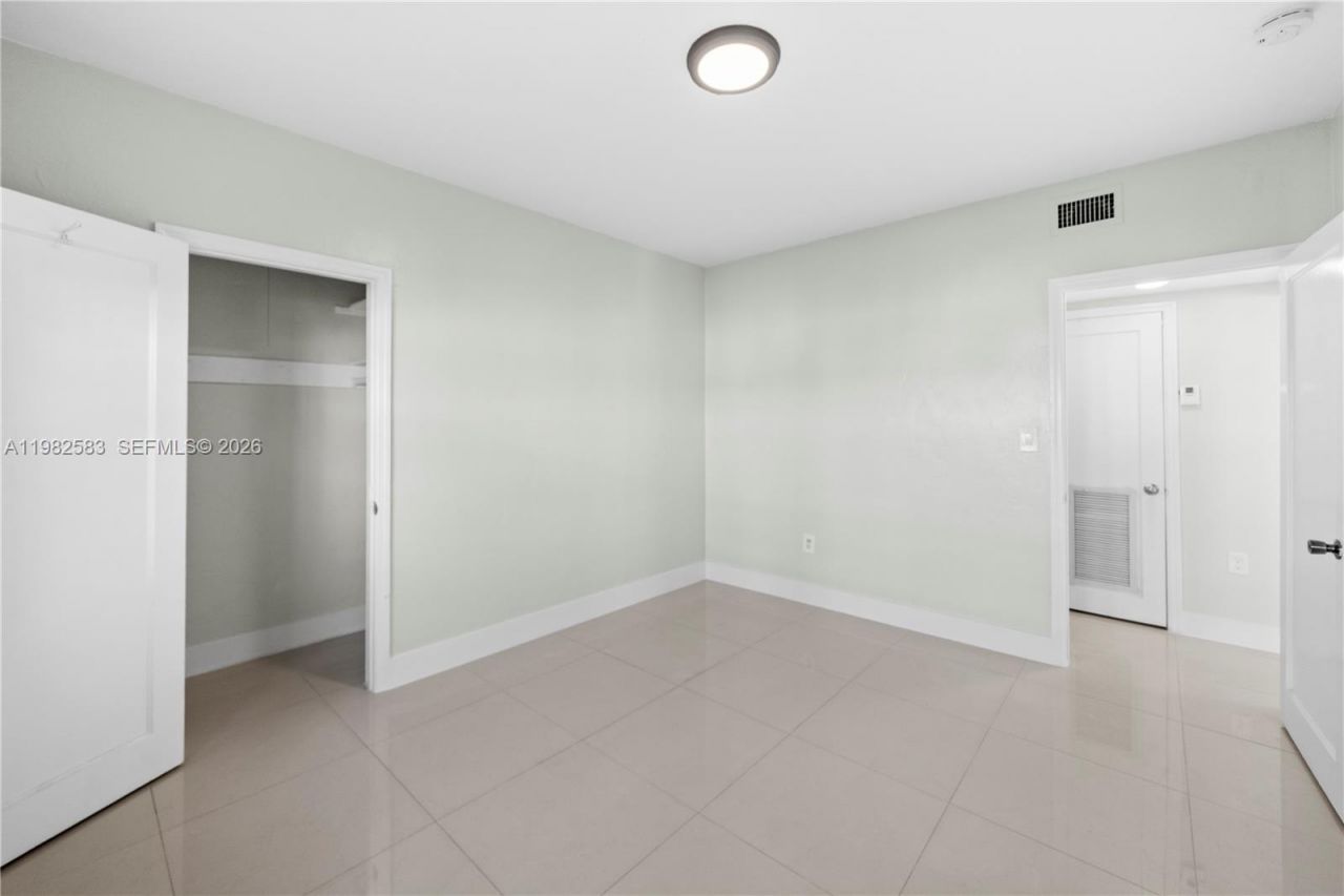1203 Marseille Dr, Unit 21, Miami Beach, FL 33141 Photo