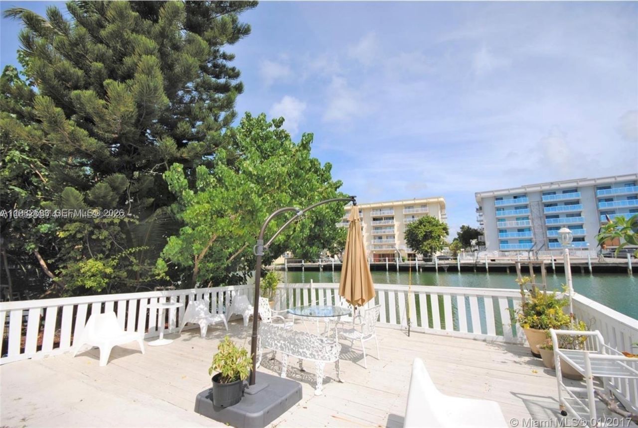 1203 Marseille Dr, Unit 21, Miami Beach, FL 33141 Photo