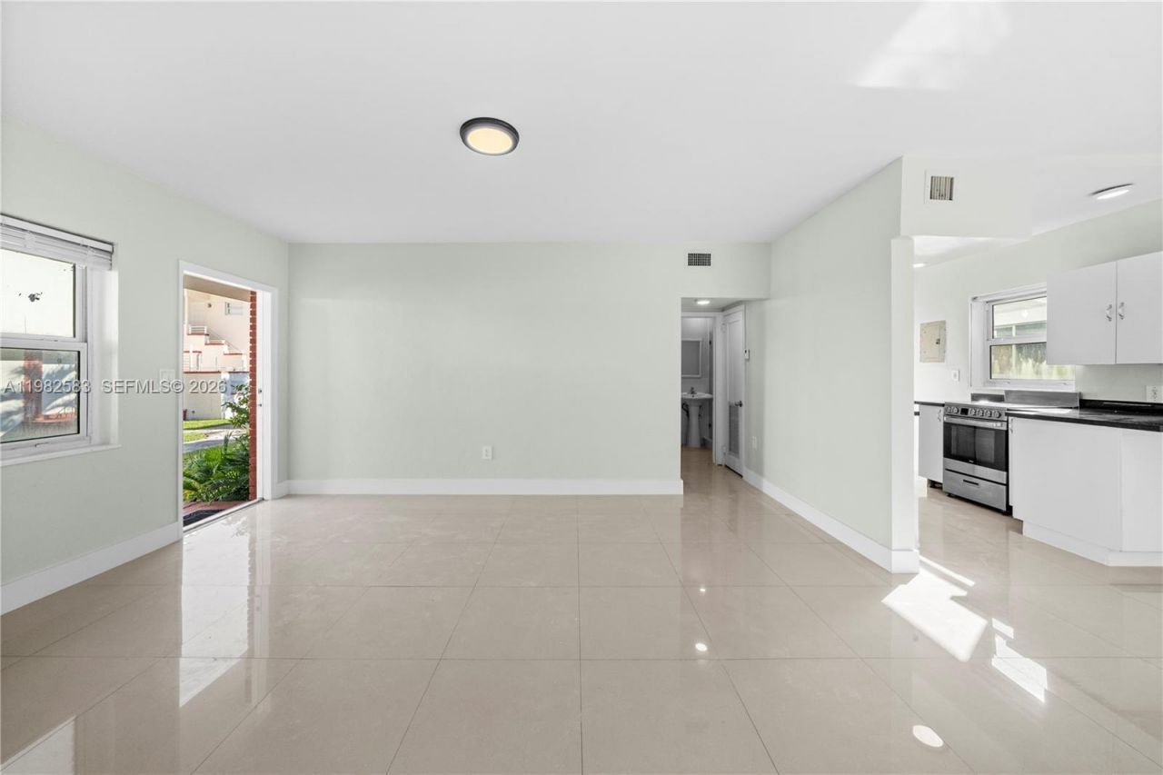 1203 Marseille Dr, Unit 21, Miami Beach, FL 33141 Photo