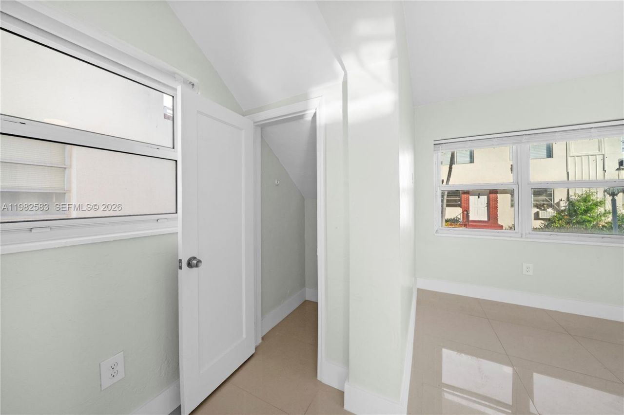 1203 Marseille Dr, Unit 21, Miami Beach, FL 33141 Photo