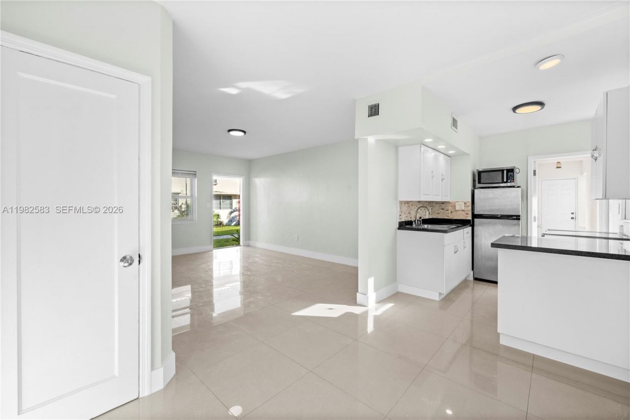 1203 Marseille Dr, Unit 21, Miami Beach, FL 33141 Photo