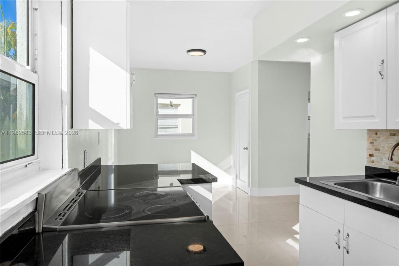 1203 Marseille Dr, Unit 21, Miami Beach, FL 33141 Photo