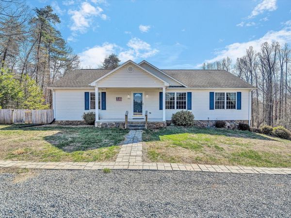 1840 Bluewater DR, Moneta, VA 24121