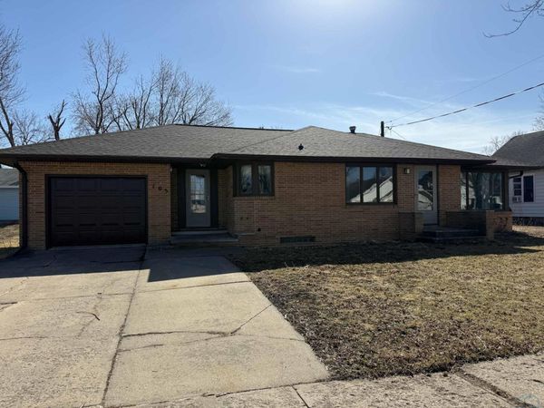 105 4th Ave S, Hospers, IA 51238