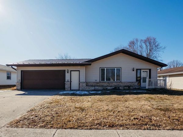 421 MANHATTAN STREET, Chilton, WI 53014