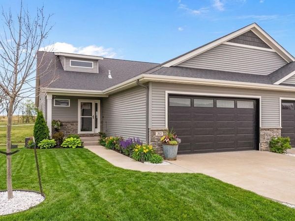 312 Dawson Dr , West Branch, IA 52358