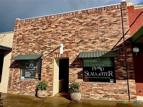 312 Main Street , Smithville, TX 78957