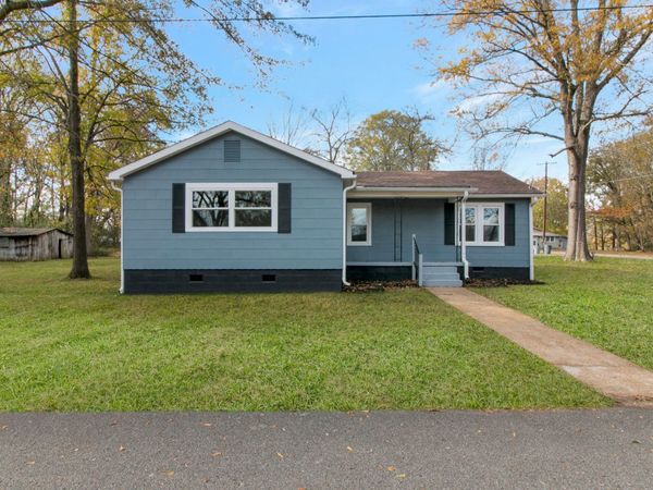 229 Chestnut St N, Bruceton, TN 38317