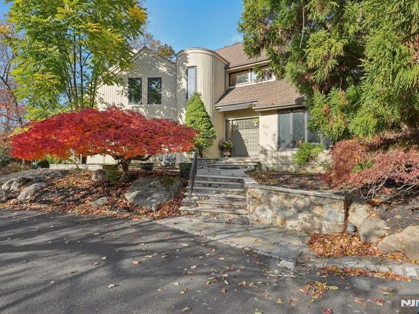 707 Horseshoe Trail, FRANKLIN LAKES, NJ 07417