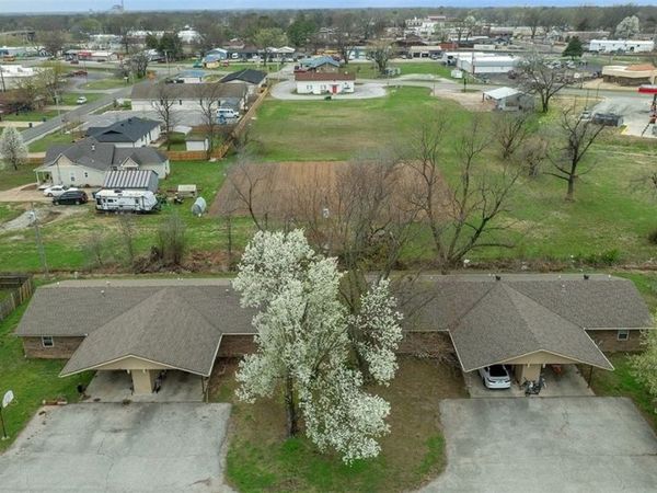 780-786 SE 1st Street , Gentry, AR 72736