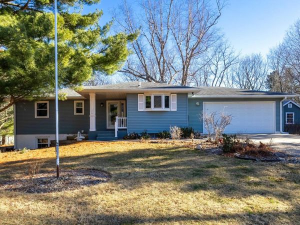 7 Sandpiper Drive , Blue Grass, IA 52726