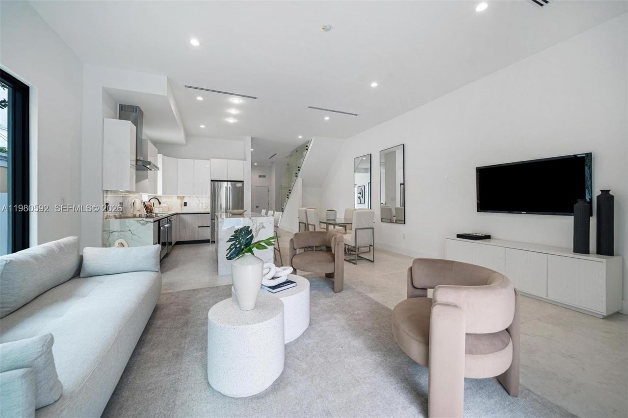 2943 SW 21st St , Miami, FL 33145 Photo