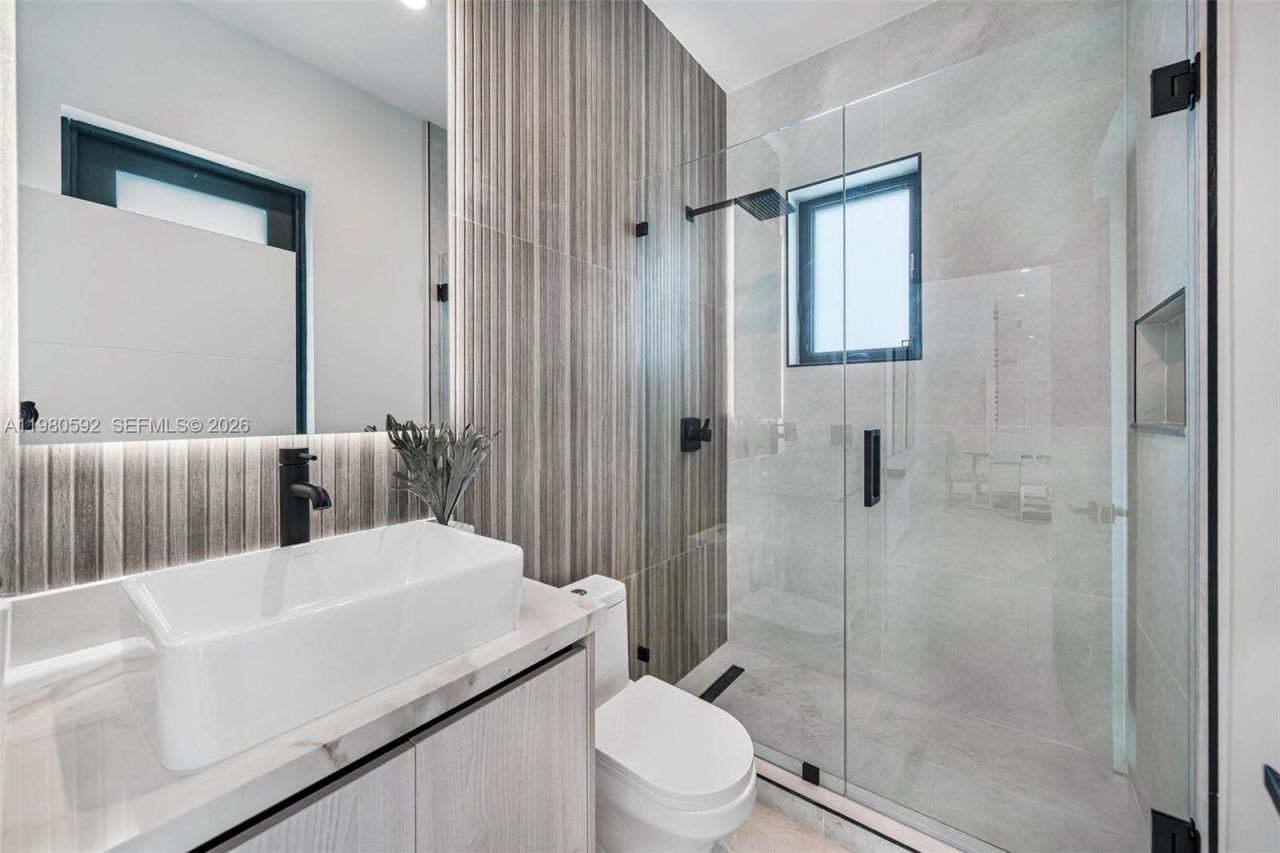 2943 SW 21st St , Miami, FL 33145 Photo