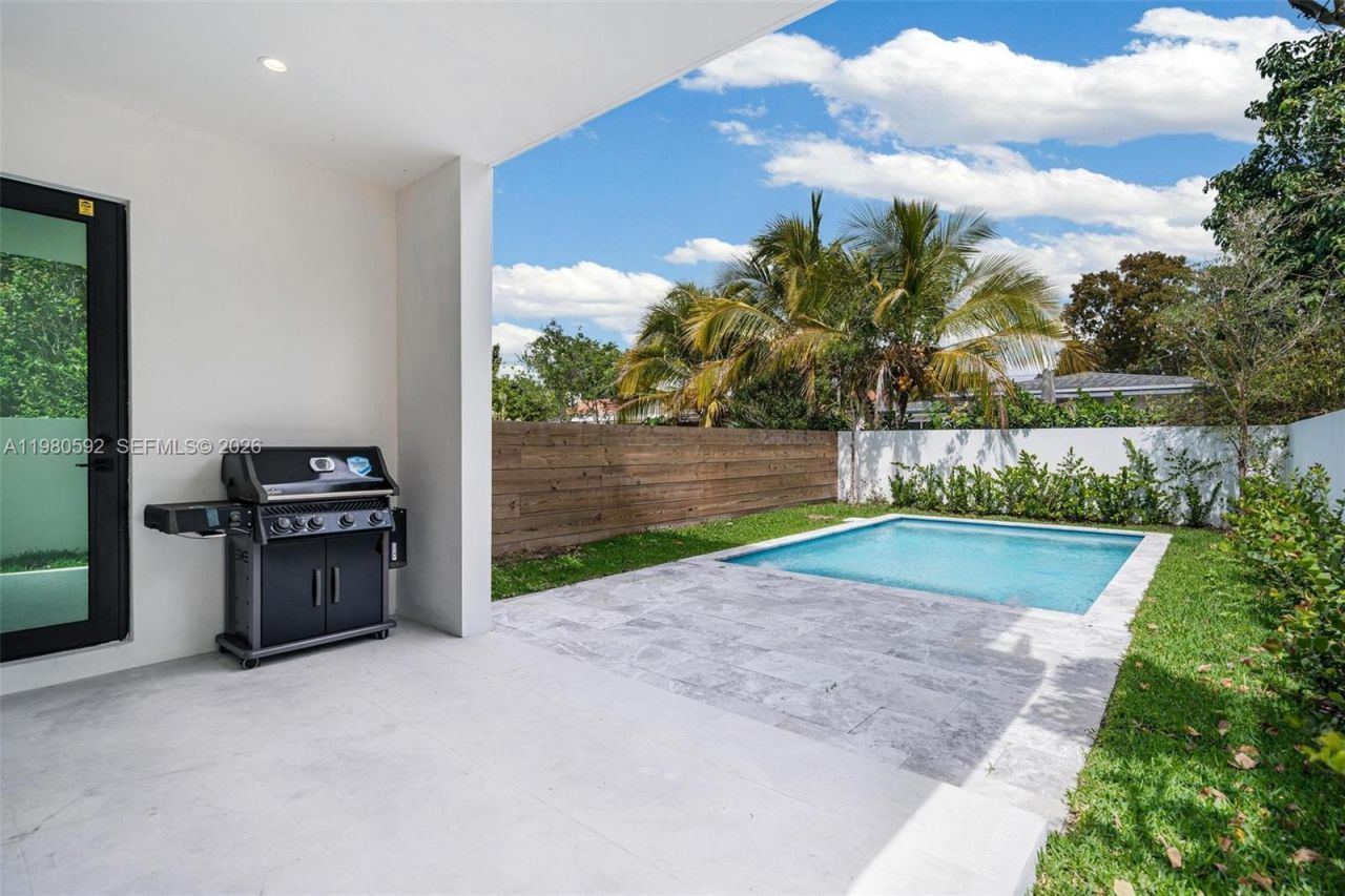 2943 SW 21st St , Miami, FL 33145 Photo