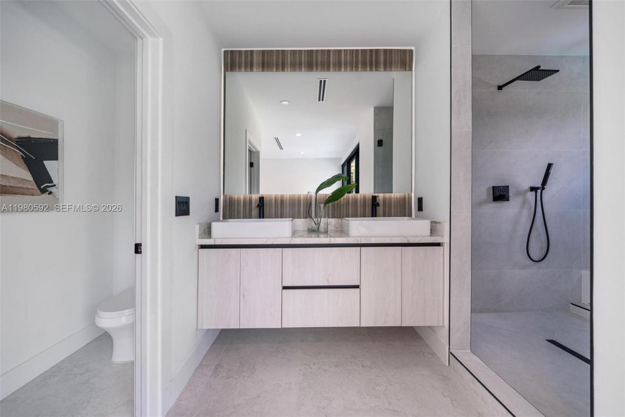 2943 SW 21st St , Miami, FL 33145 Photo