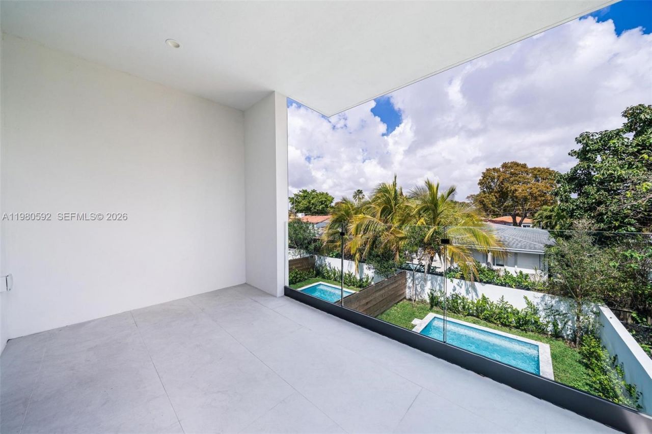 2943 SW 21st St , Miami, FL 33145 Photo